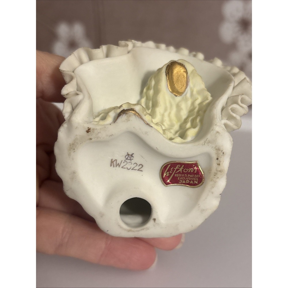 Lefton "Bloomer Girl" porcelain figurine, model KW2322, ruffled skirt design. - Picture 6 of 7